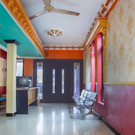 Spot On 2473 Buana Jaya Guest House Cilacap Exterior photo