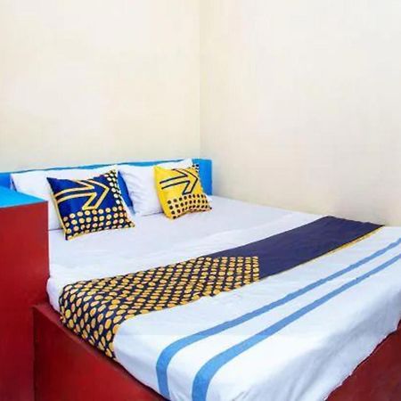 Spot On 2473 Buana Jaya Guest House Cilacap Exterior photo